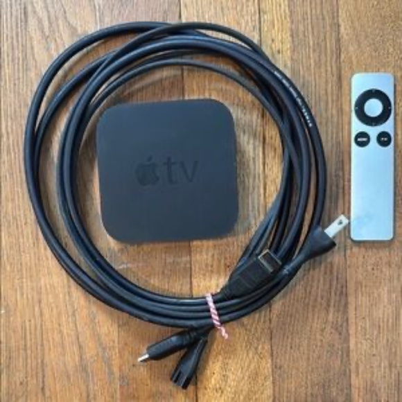 📺 Apple TV 3rd generation. Comes with remote and cables. - Picture 1 of 1